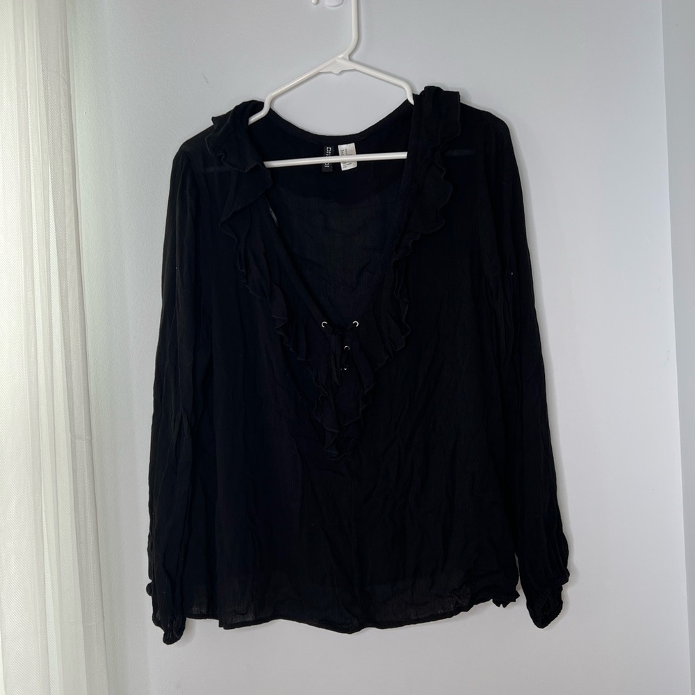 Black ruffle neck with cross cross tie size 12 DIVIDED brand